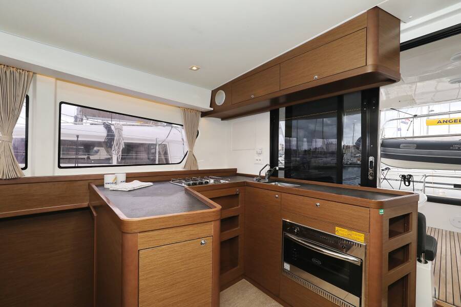 Catamaran Lagoon 42 Ice Cat