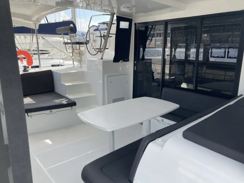 Catamaran Lagoon 42 Silence