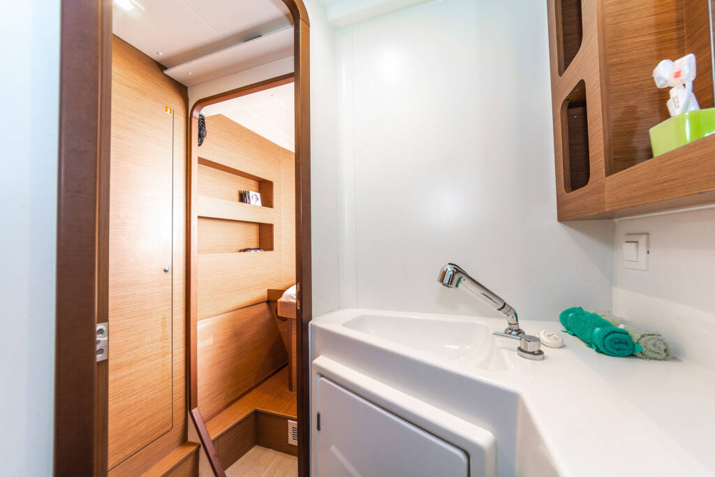 Catamaran Lagoon 42 Marina IV