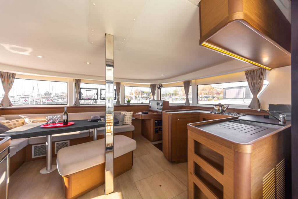 Catamaran Lagoon 42 Marina IV