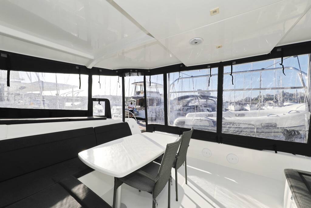 Catamaran Lagoon 42 Sapphire