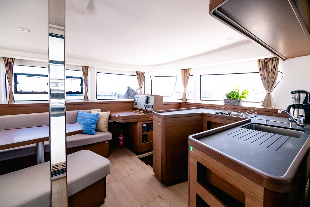 Katamaran Lagoon 42 Blue Trident