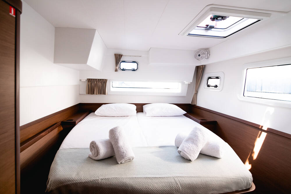 Katamaran Lagoon 42 Blue Trident