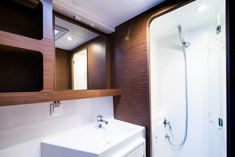 Katamaran Lagoon 42 Blue Trident