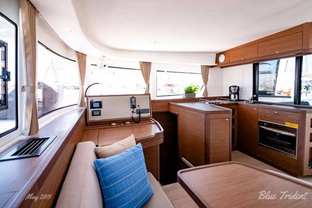 Katamaran Lagoon 42 Blue Trident