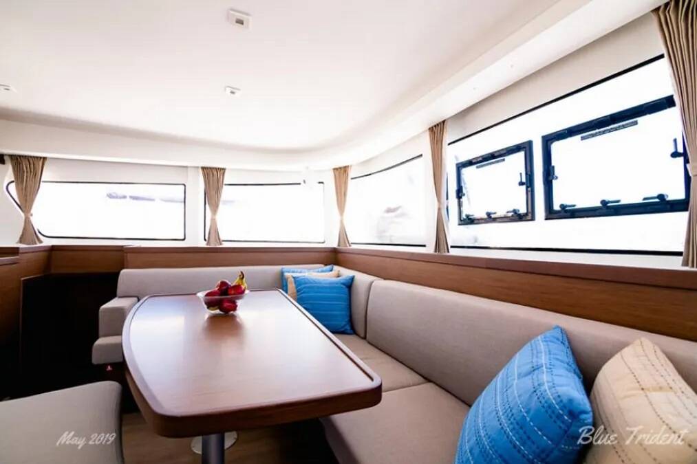 Katamaran Lagoon 42 Blue Trident