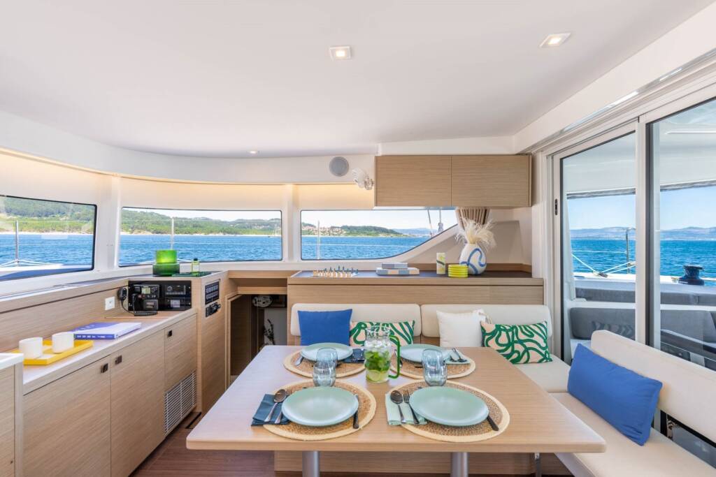 Catamaran Lagoon 43 Calipso