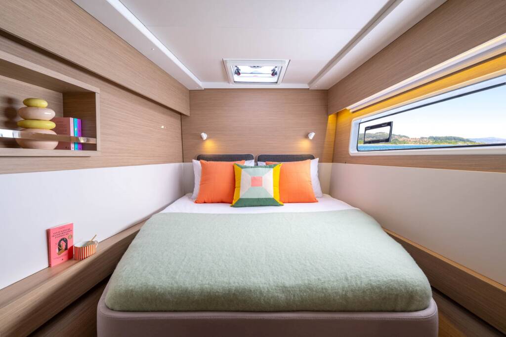 Catamaran Lagoon 43 One Night