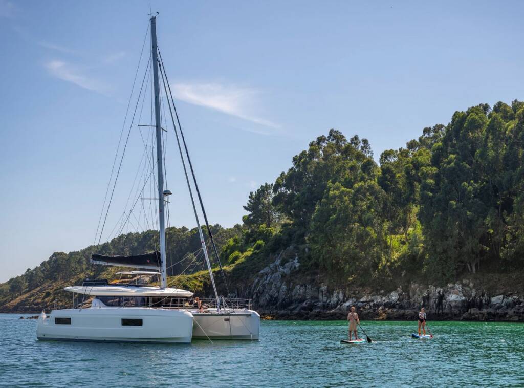 Katamaran Lagoon 43 White