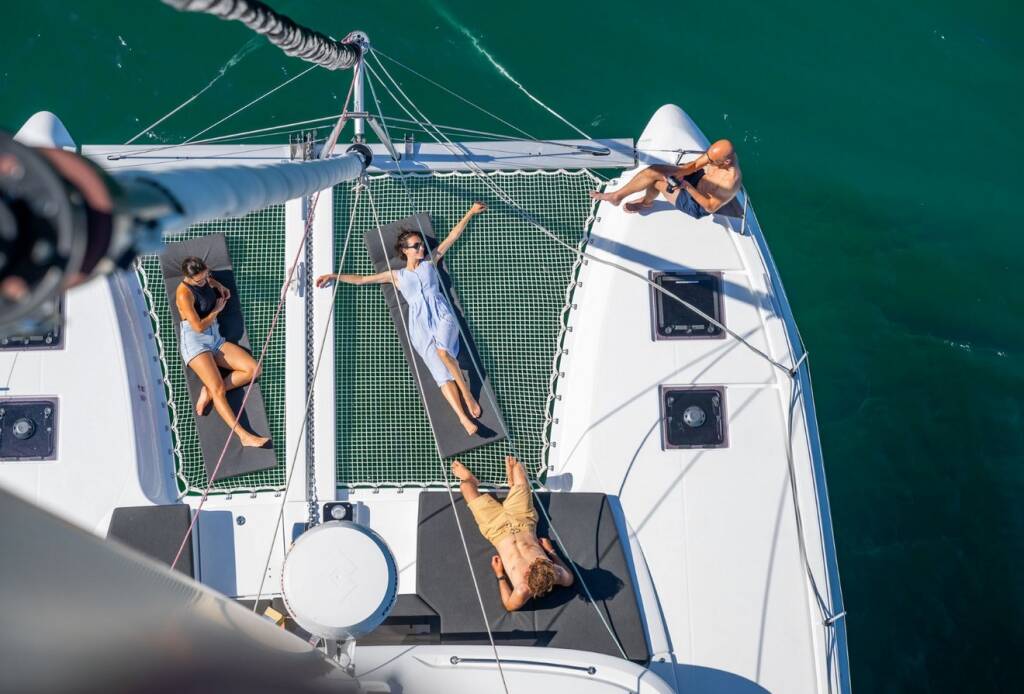 Katamaran Lagoon 43 White