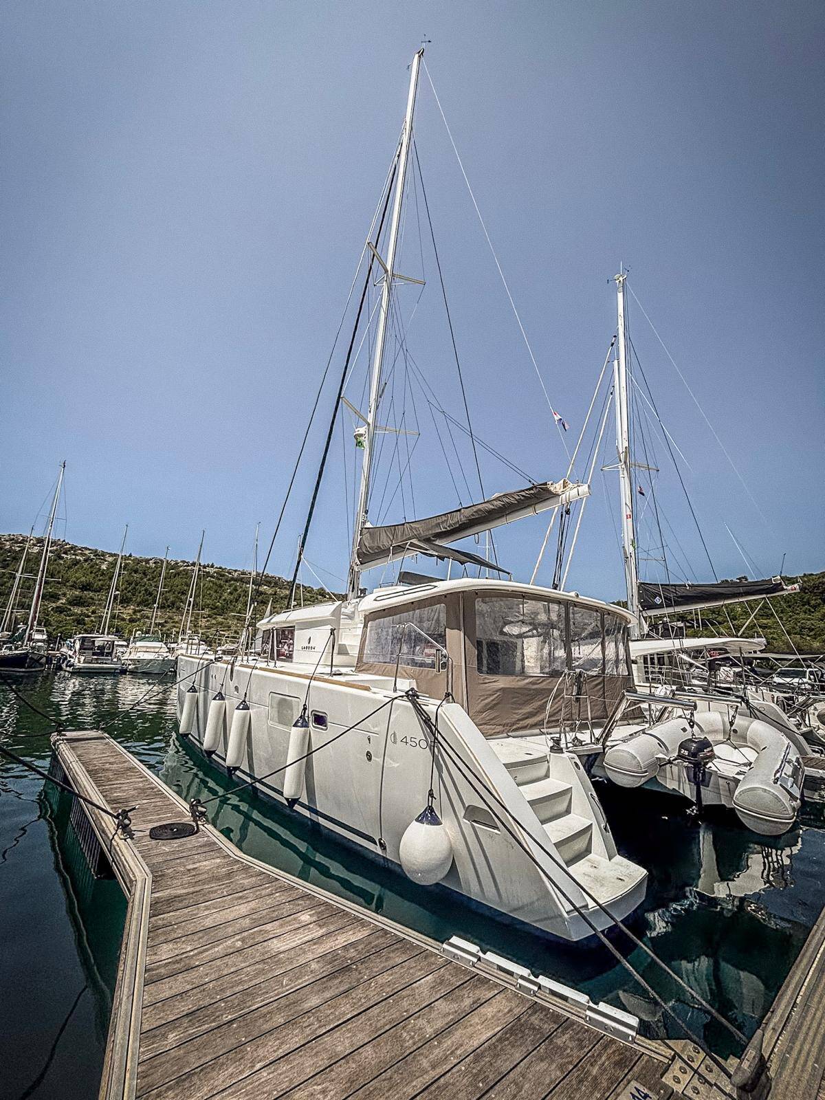 Katamaran Lagoon 450 F Red Twin