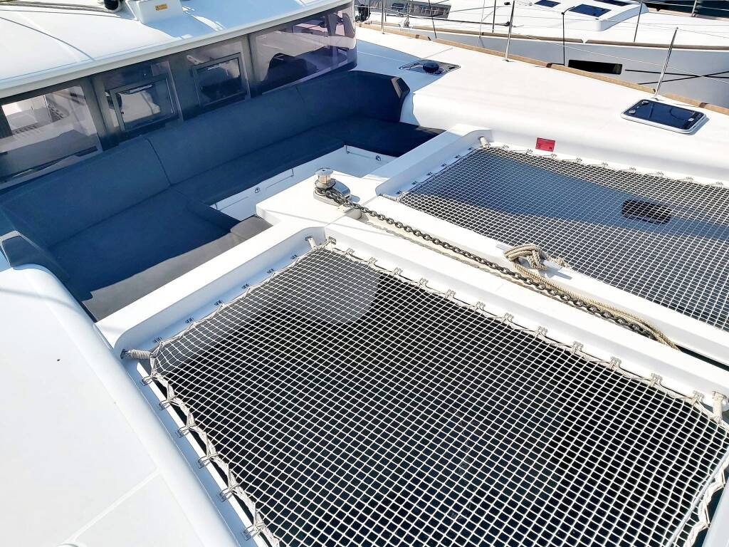 Catamaran Lagoon 450 F Red Twin