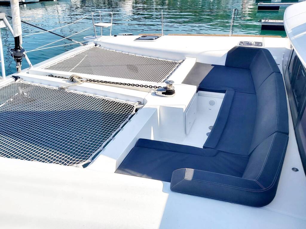 Catamaran Lagoon 450 F Red Twin