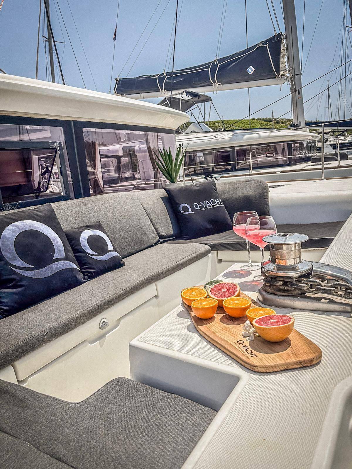 Katamaran Lagoon 450 F Red Twin