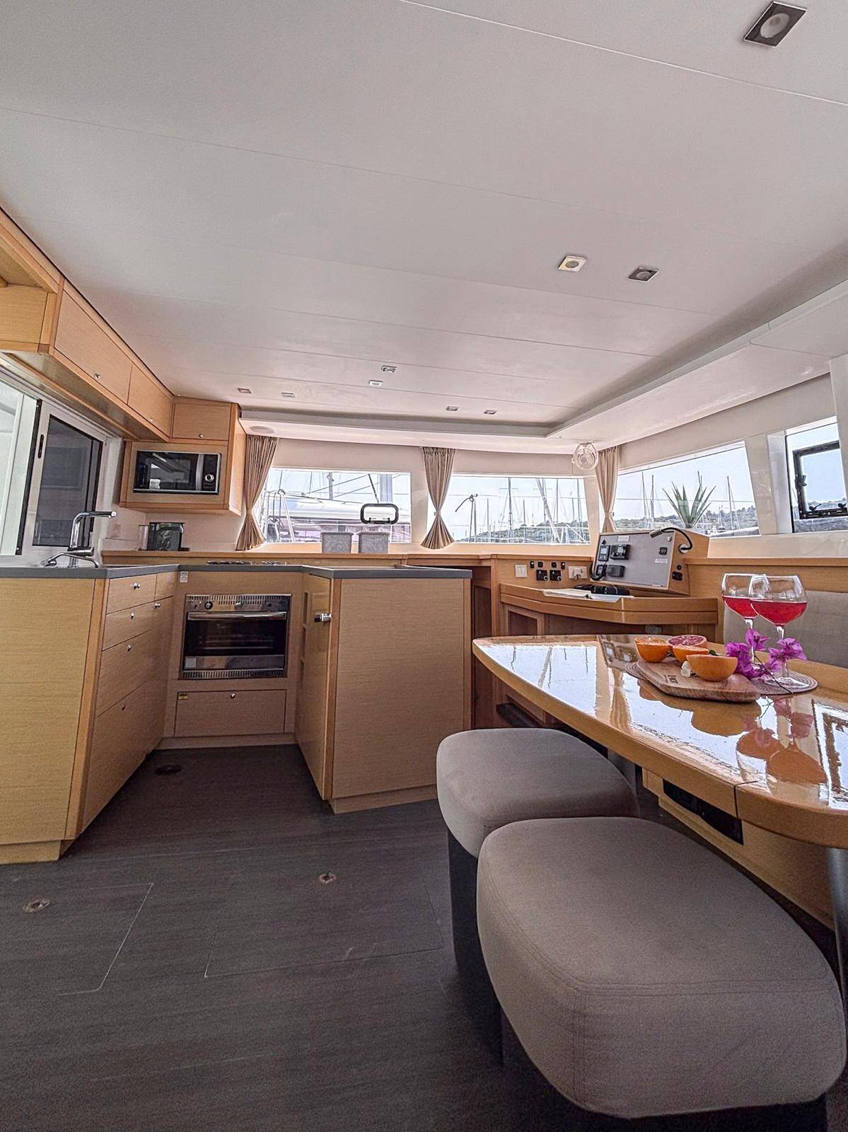 Katamaran Lagoon 450 F Red Twin