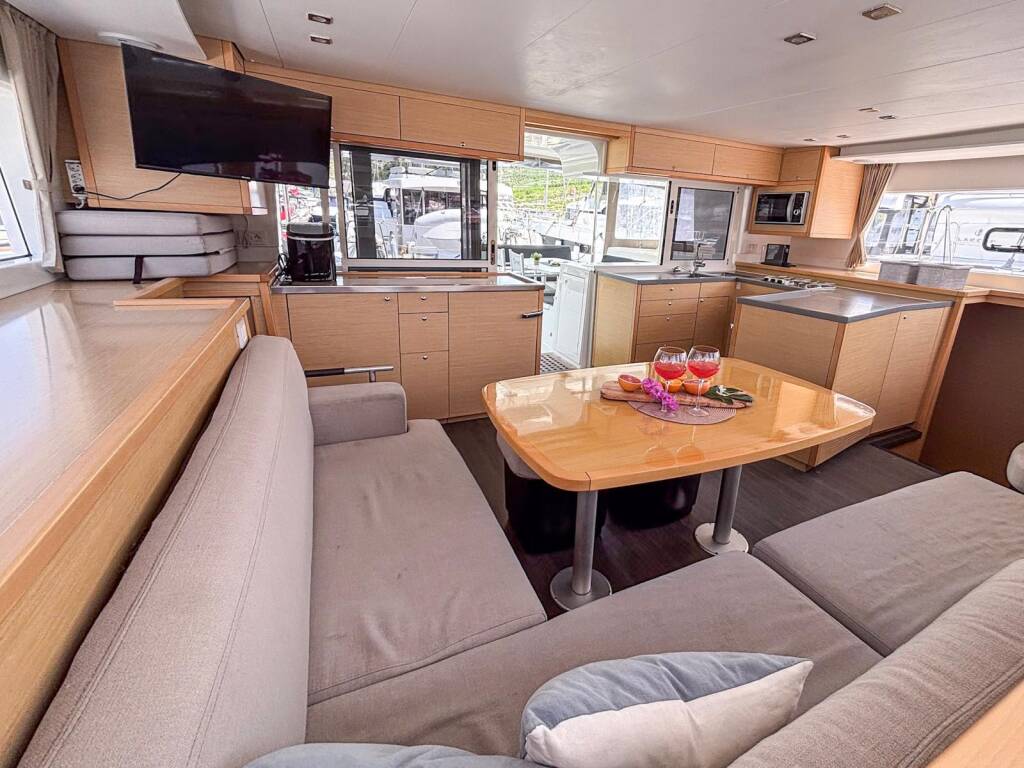 Katamaran Lagoon 450 F Red Twin