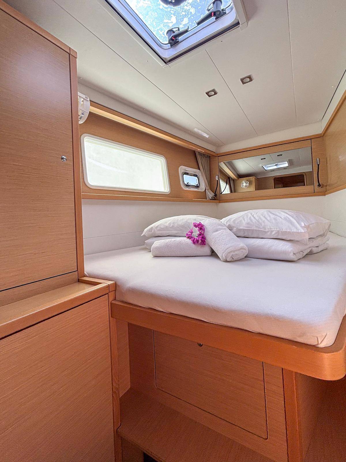 Katamaran Lagoon 450 F Red Twin