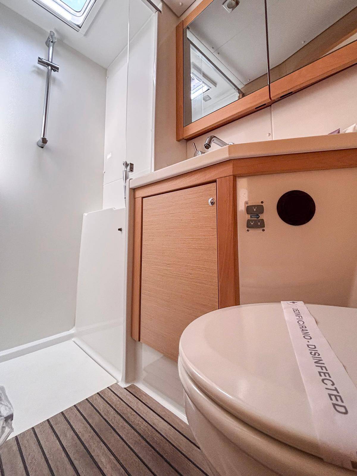 Katamaran Lagoon 450 F Red Twin