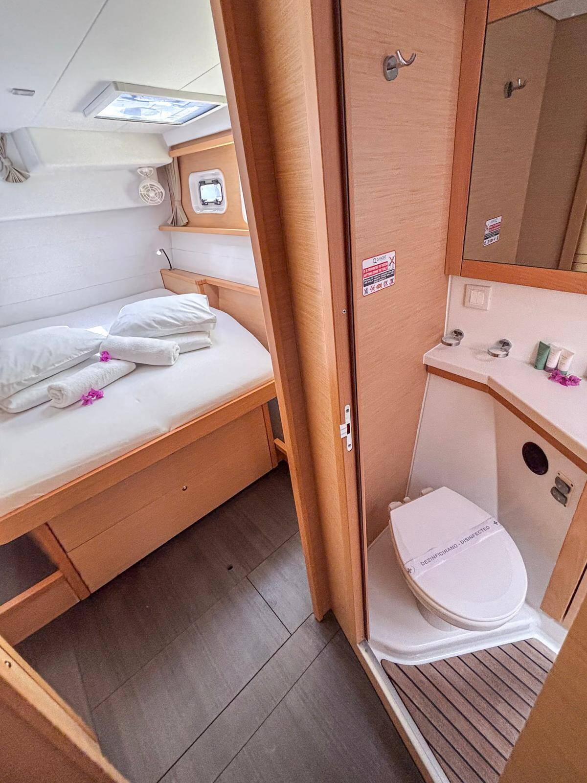 Katamaran Lagoon 450 F Red Twin