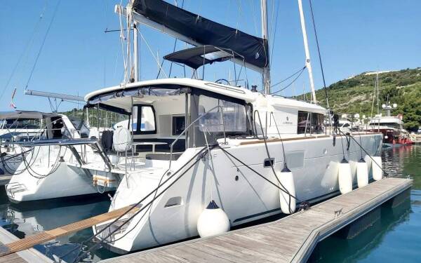 Lagoon 450 F Red Twin Marina Kremik, Primosten