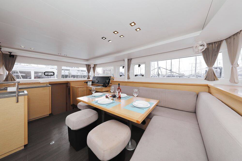 Catamaran Lagoon 450 F Stella