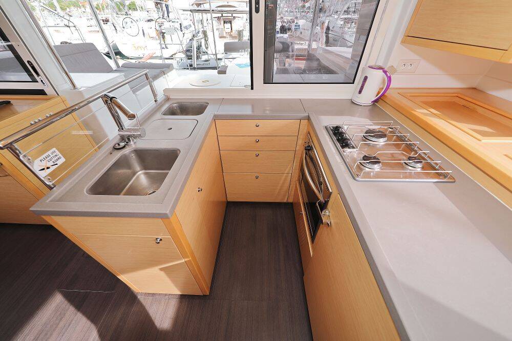 Catamaran Lagoon 450 F Stella