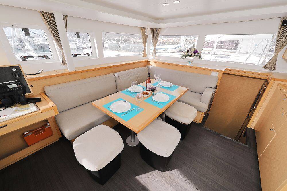 Catamaran Lagoon 450 F Stella