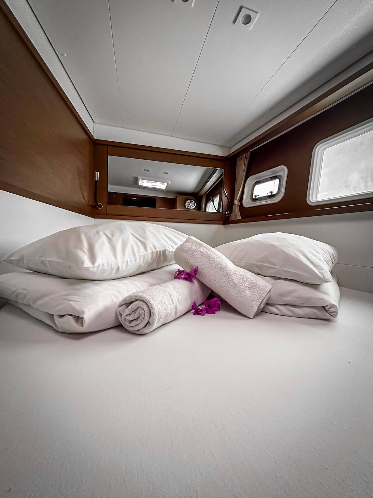 Catamaran Lagoon 450 F Red Twin II