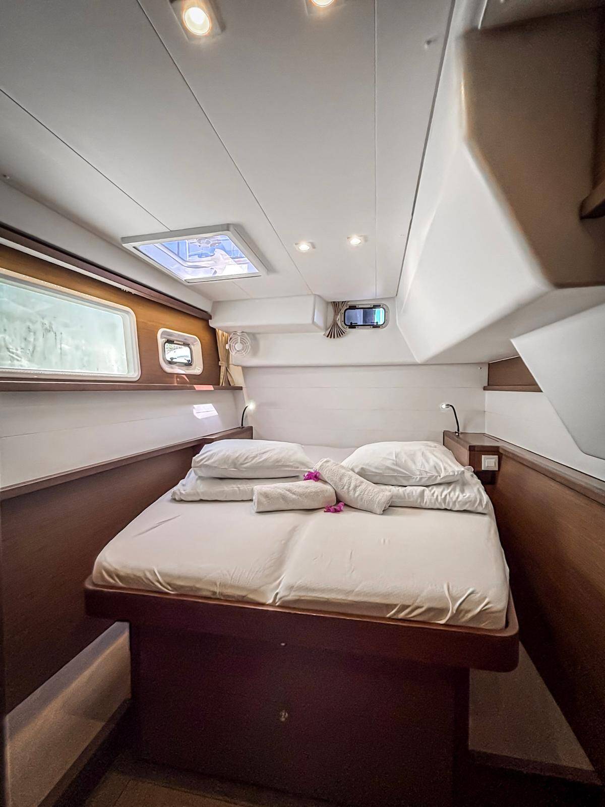 Catamaran Lagoon 450 F Red Twin II