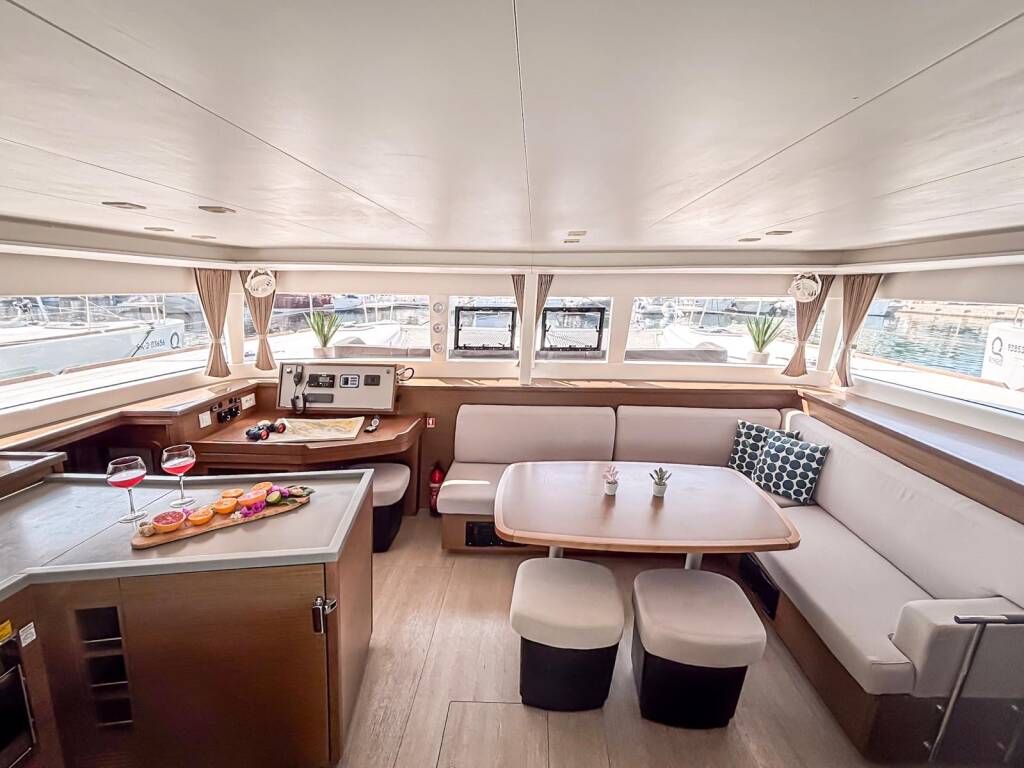 Catamaran Lagoon 450 F Red Twin II