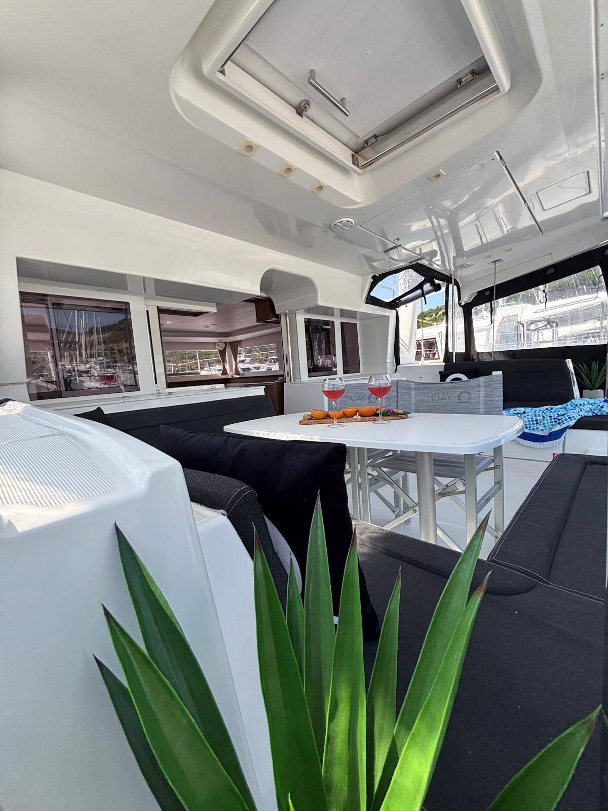 Catamaran Lagoon 450 F Red Twin II