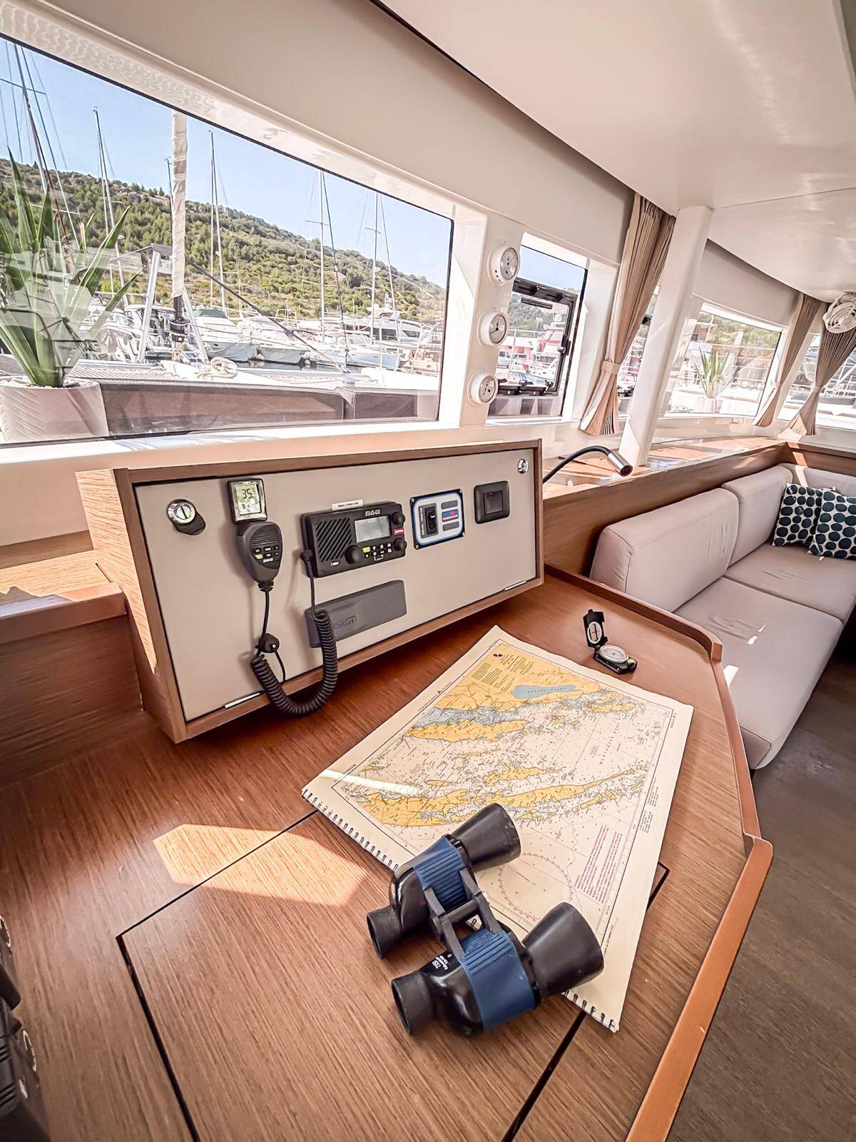 Catamaran Lagoon 450 F Red Twin II