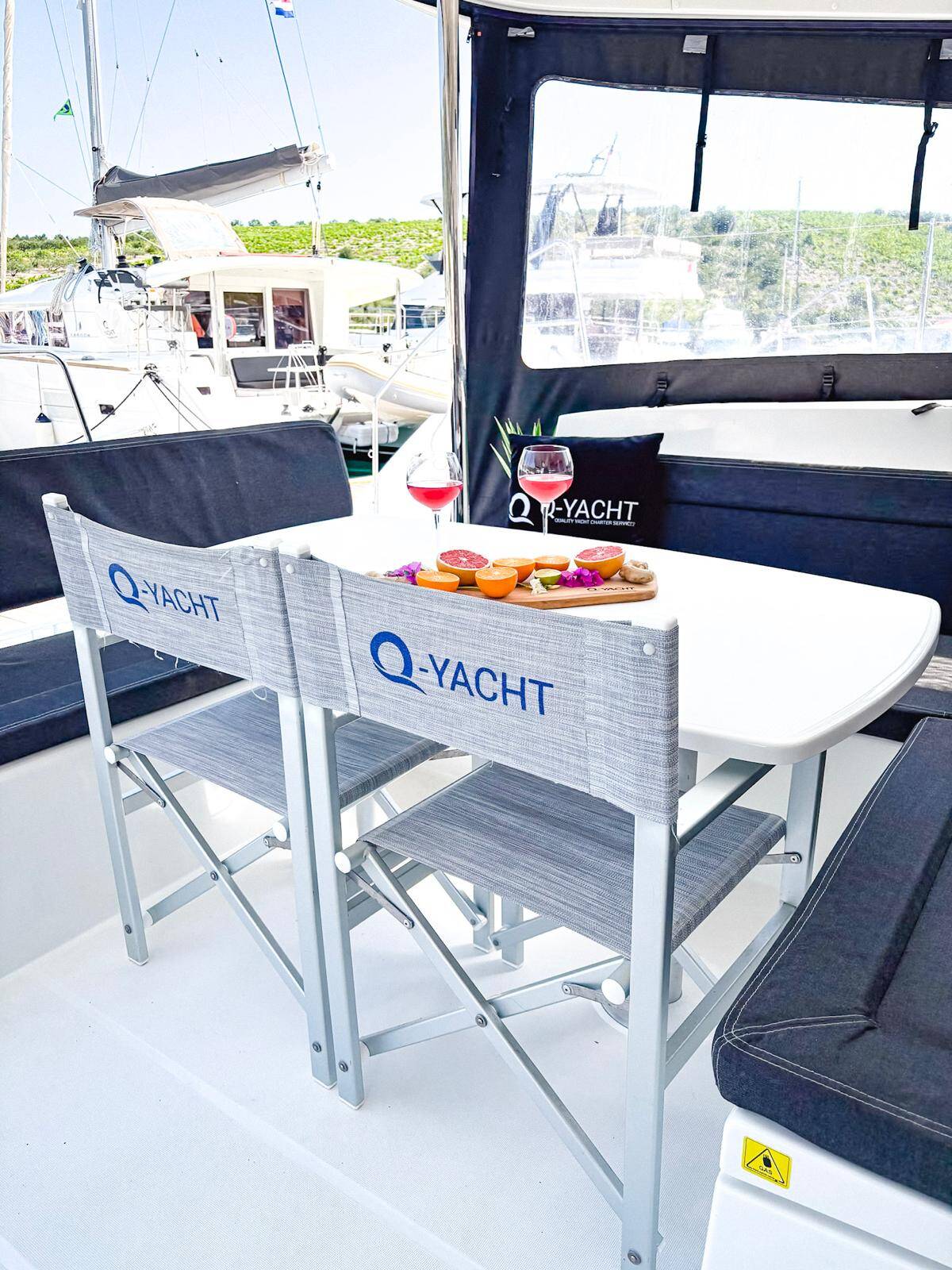 Catamaran Lagoon 450 F Red Twin II