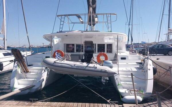 Lagoon 450 F Golden Dream Lavrion, main port
