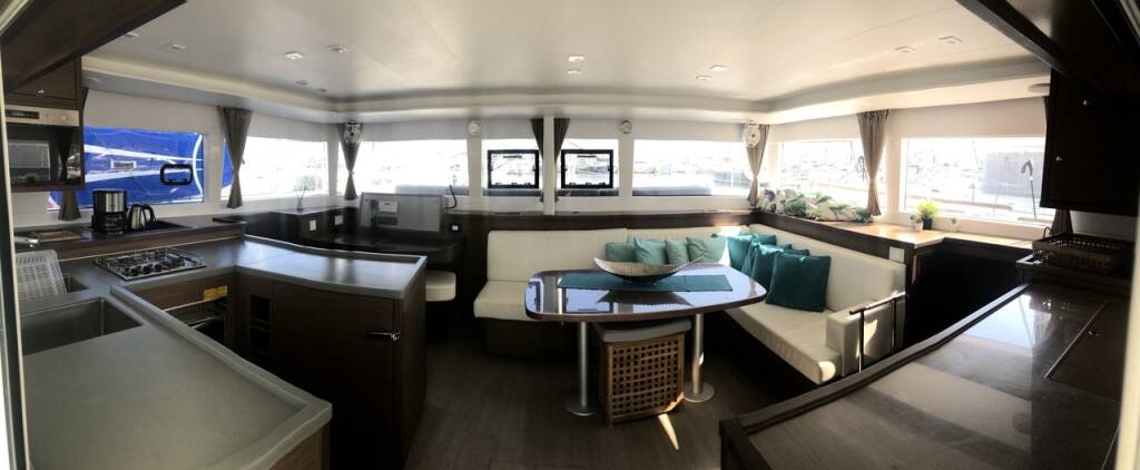 Catamaran Lagoon 450 Violetta