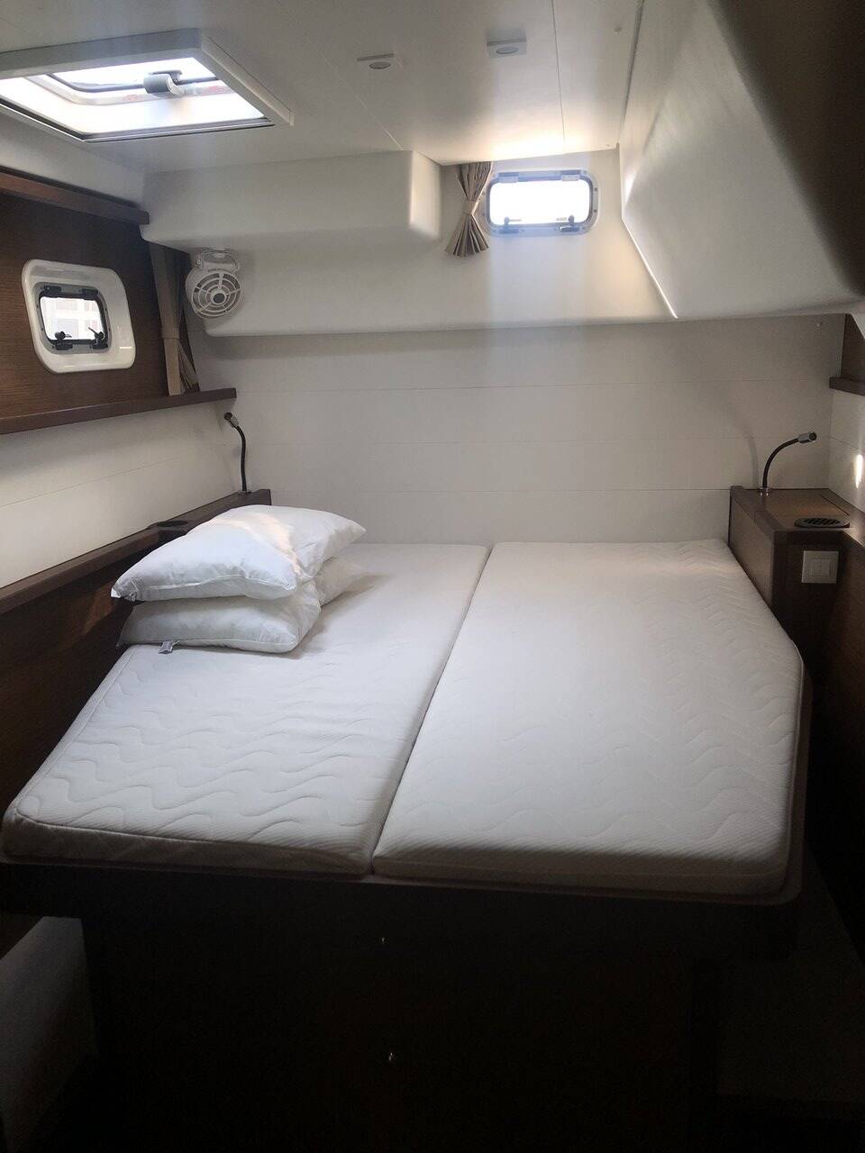 Catamaran Lagoon 450 Violetta