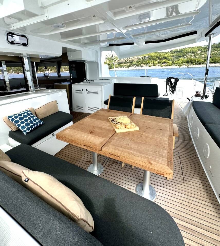 Catamaran Lagoon 46 OW Hevea
