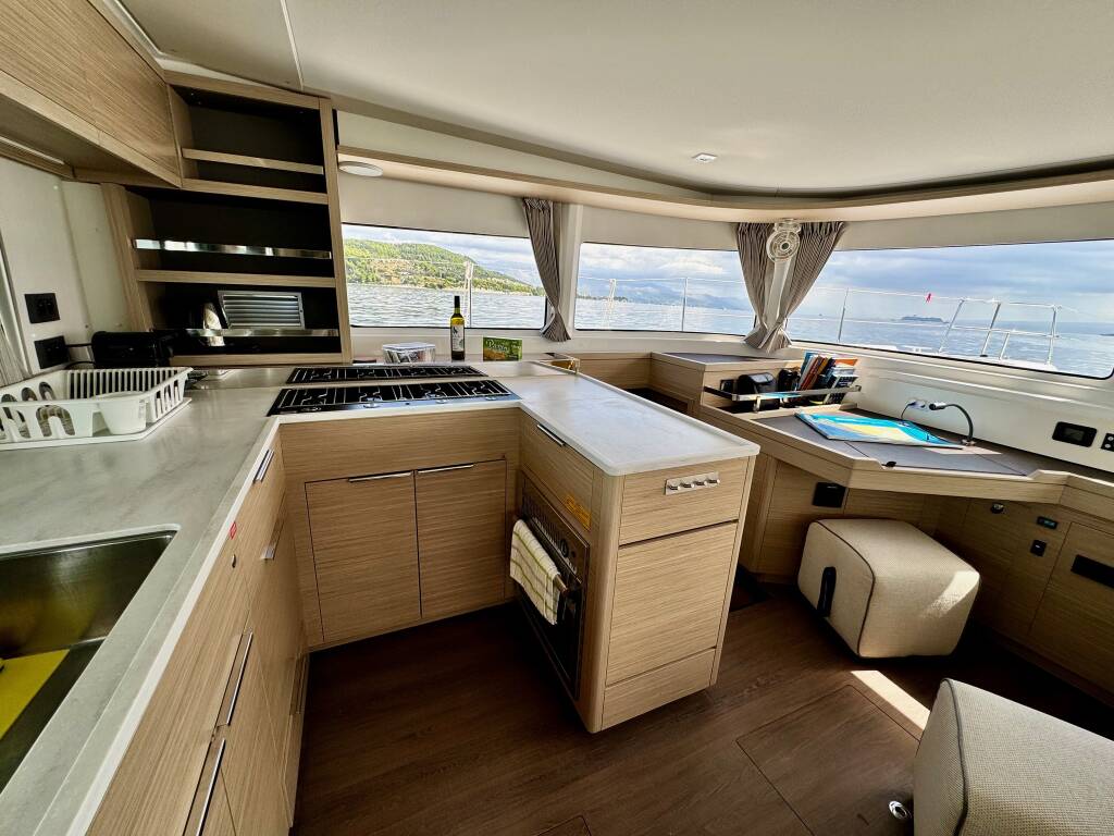 Catamaran Lagoon 46 OW Hevea