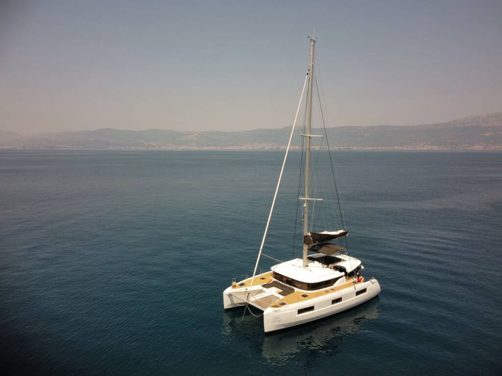 Catamaran Lagoon 46 OW Uncharted