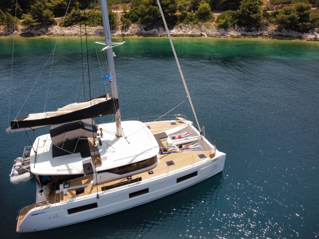 Catamaran Lagoon 46 OW Uncharted