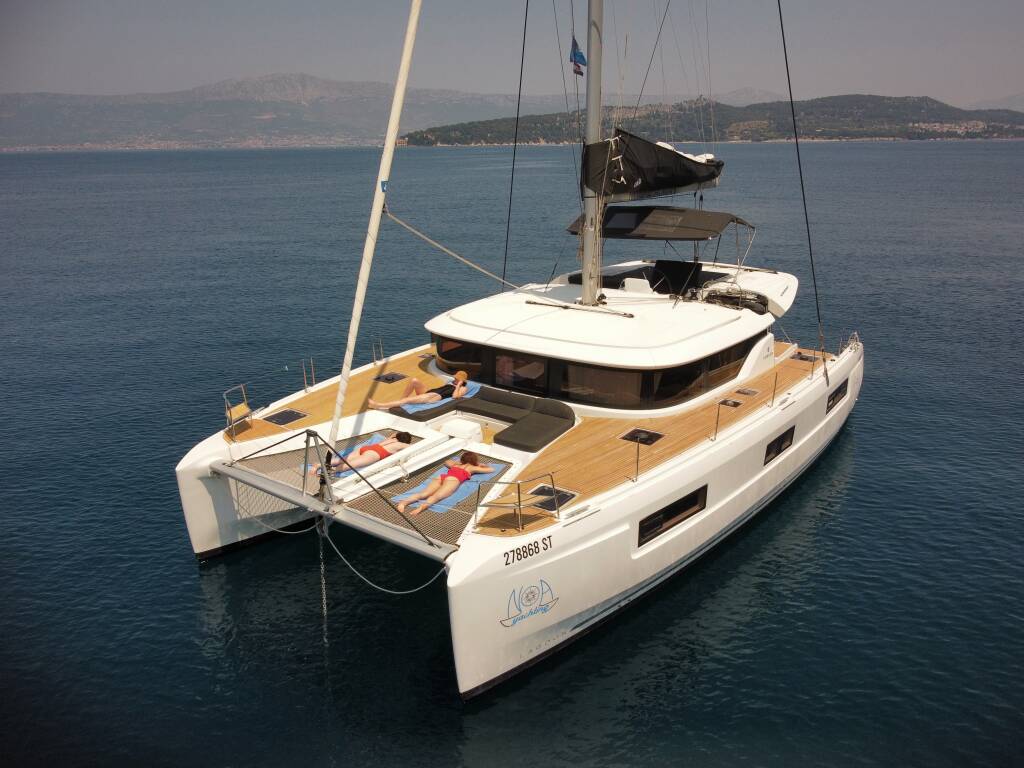 Catamaran Lagoon 46 OW Uncharted