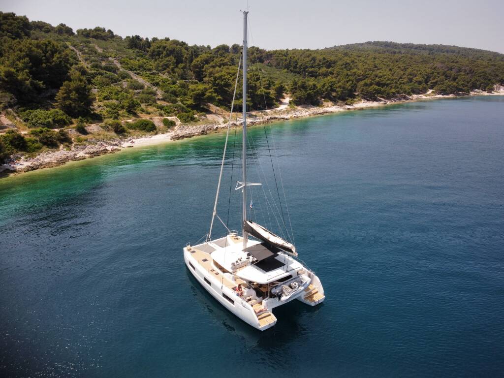 Catamaran Lagoon 46 OW Uncharted