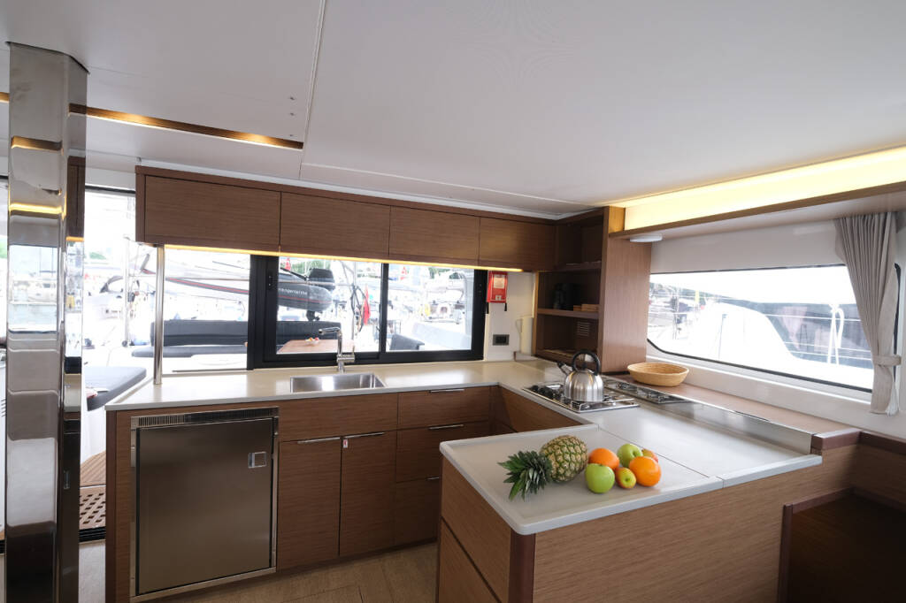 Catamaran Lagoon 46 Blu