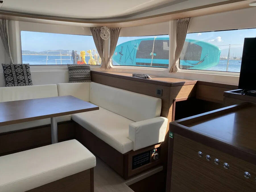 Catamaran Lagoon 46 Sundowner
