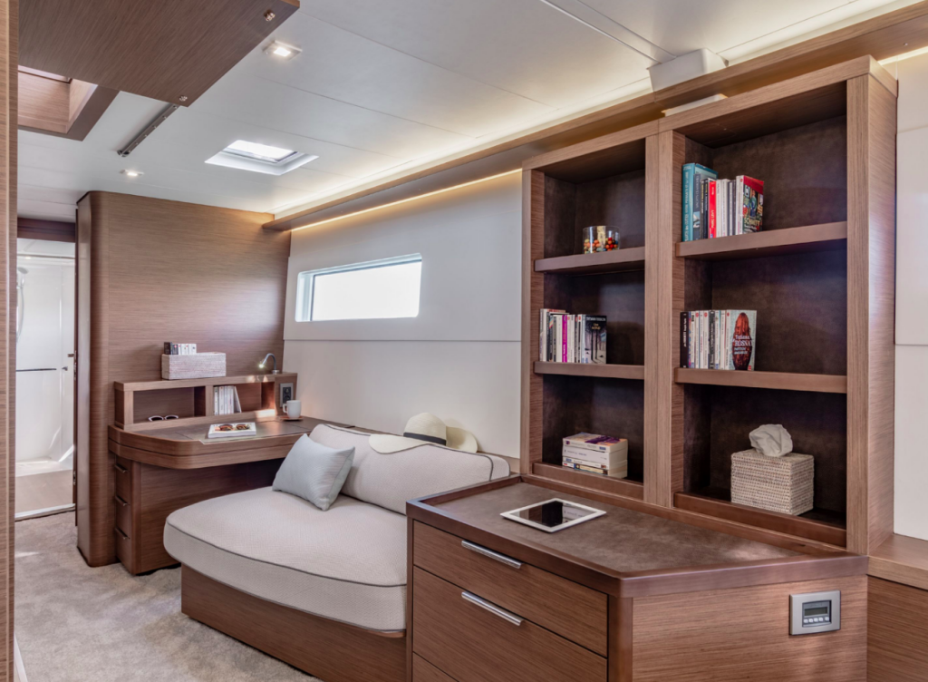 Catamaran Lagoon 46 King Vivi