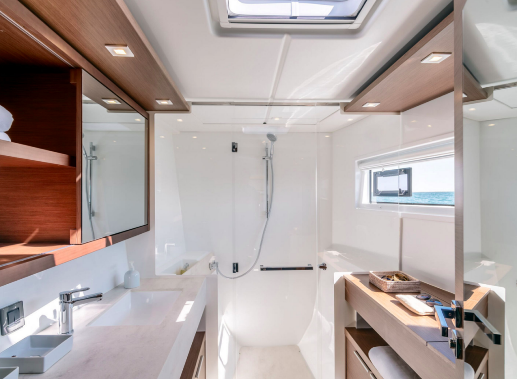 Catamaran Lagoon 46 King Vivi