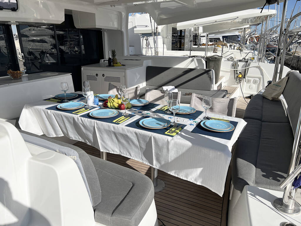 Catamaran Lagoon 46 Moondance