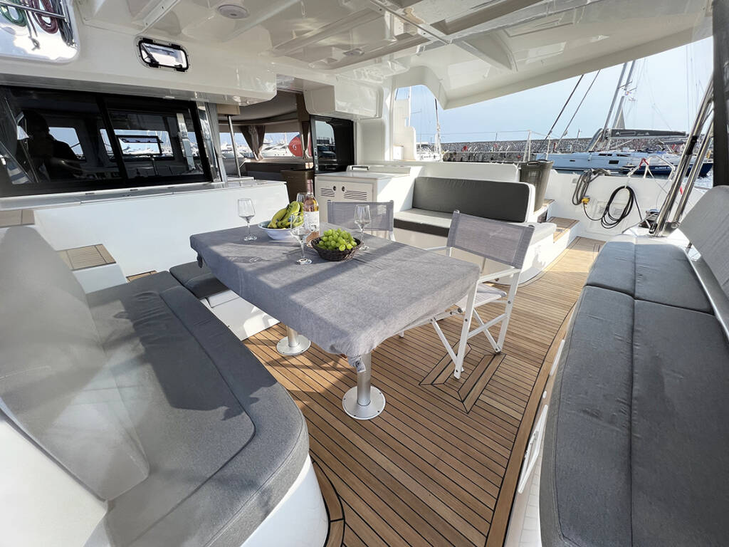 Catamaran Lagoon 46 Moondance