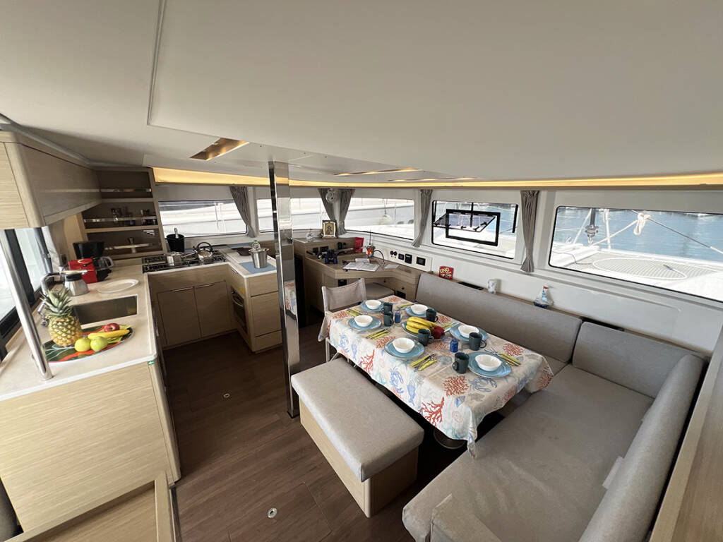 Catamaran Lagoon 46 Moondance