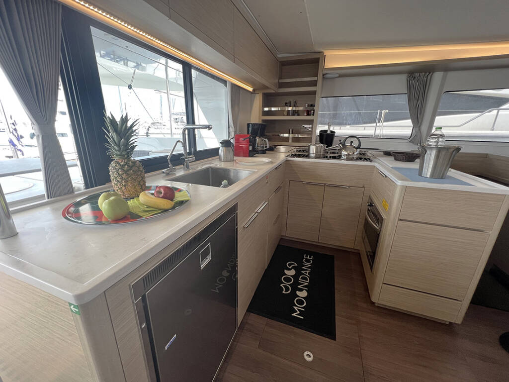 Catamaran Lagoon 46 Moondance